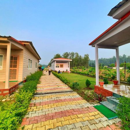 Corbett Veda Inn Рамнагар Экстерьер фото