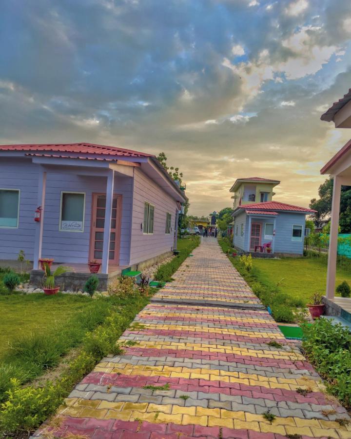 Corbett Veda Inn Рамнагар Экстерьер фото
