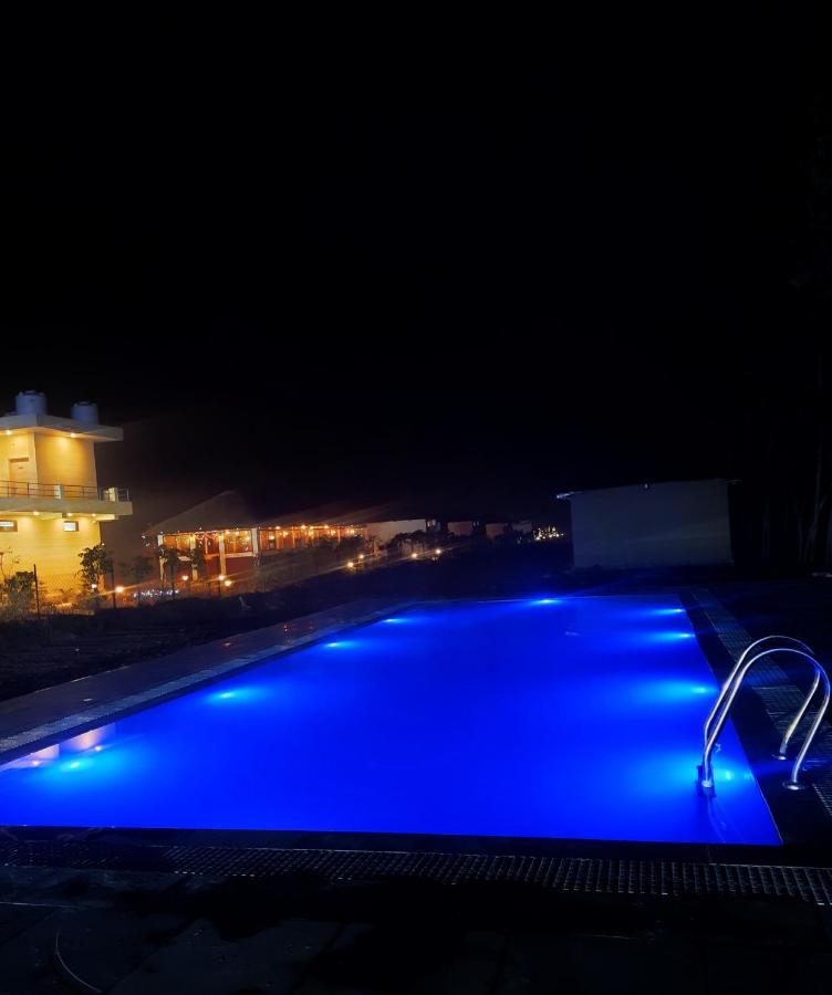 Corbett Veda Inn Рамнагар Экстерьер фото